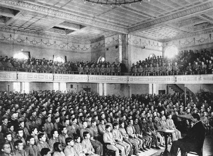 A speaker addresses inmates in the auditorium at the Elmira Reformatory in New York in the early 1900s. In an effort to rehabilitate prisoners, prison officials brought in teachers and guest lecturers from the outside to address the convicts.