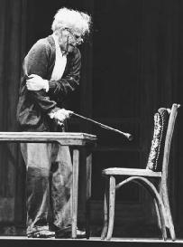 Hume Cronyn in a 1979 production of The Gin Game