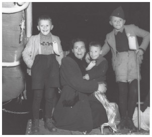A Polish woman and her three sons arrive in the U.S.