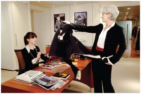 Anne Hathaway as Andy and Meryl Streep as Miranda in The Devil Wears Prada, a movie about dealing with an extremely difficult boss.