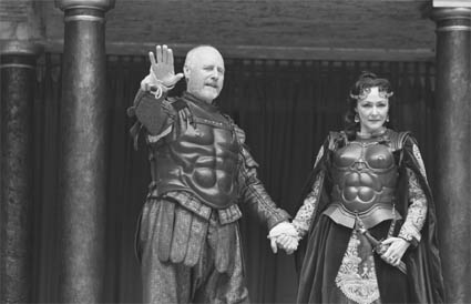 Nicholas Jones as Mark Antony and Frances Barber as Cleopatra at Shakespeares Globe, Bankside, London, England, 2006