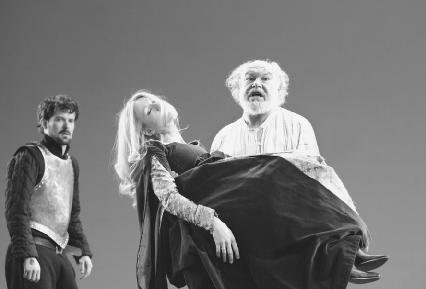 Nick Fletcher as Edgar, Rachel Pickup as Cordelia, and Timothy West as King Lear in Act V, scene iii, at The Old Vic, London, 2003
