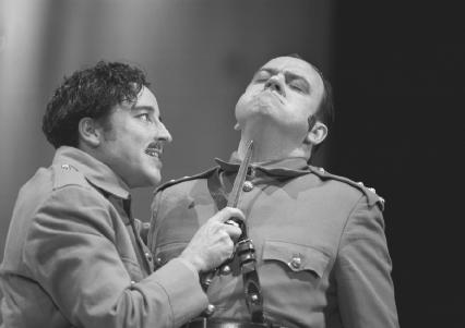 Aidan McArdle as Roderigo and Richard McCabe as Iago in Act I, scene i at the Barbican Theatre, London, 2000