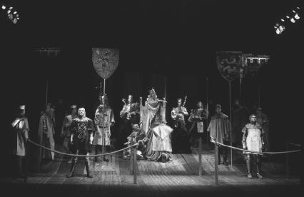 John Bowe as Mowbray, Alan Howard as Richard II, and David Suchet as Bolingbroke in Act I, scene iii, at the Royal Shakespeare Theatre, 1980
