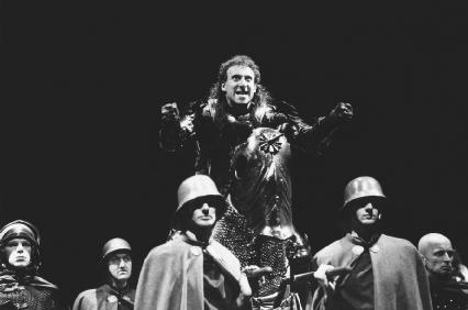 Antony Sher as Richard III in Act V, scene iii, at the Royal Shakespeare Theatre, 1984